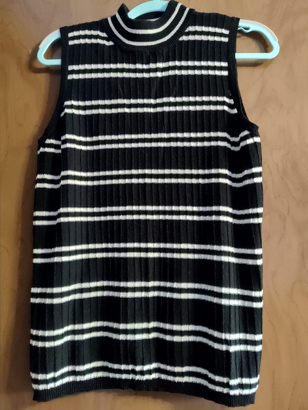 Moonlight Bay Ladies Pullover Tank Top. Size XL.  Sleeveless.